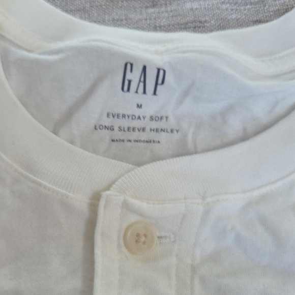 GAP Cream Long Sleeve Shirt - Picture 1 of 4
